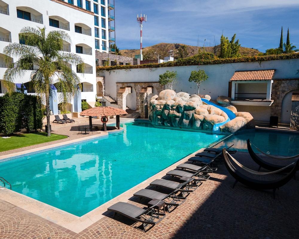 Hotel Gran Plaza & Convention Center Γκουαναχουάτο Εξωτερικό φωτογραφία