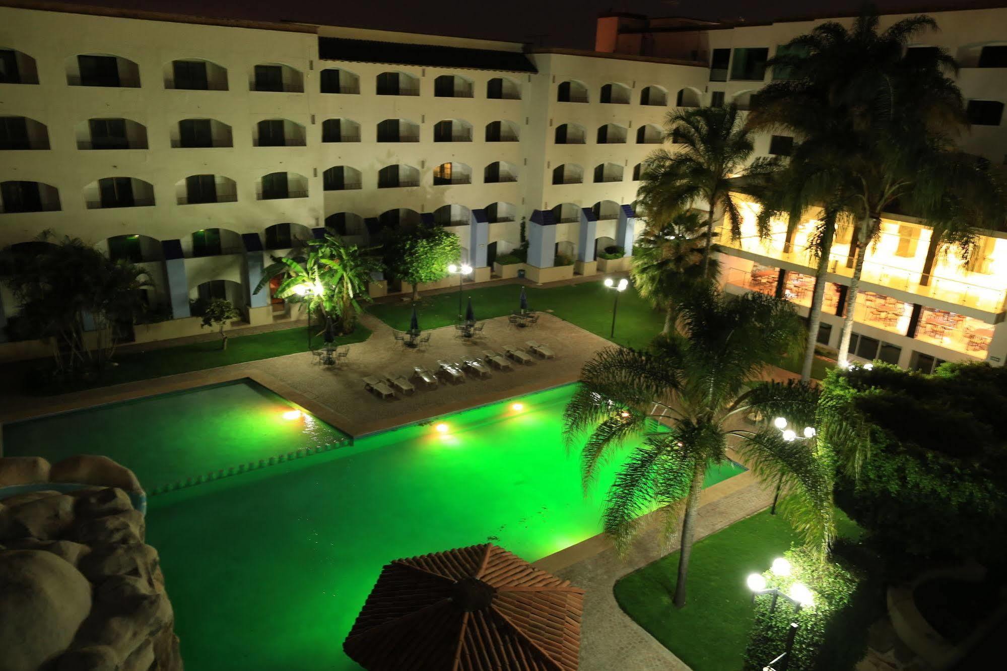 Hotel Gran Plaza & Convention Center Γκουαναχουάτο Εξωτερικό φωτογραφία