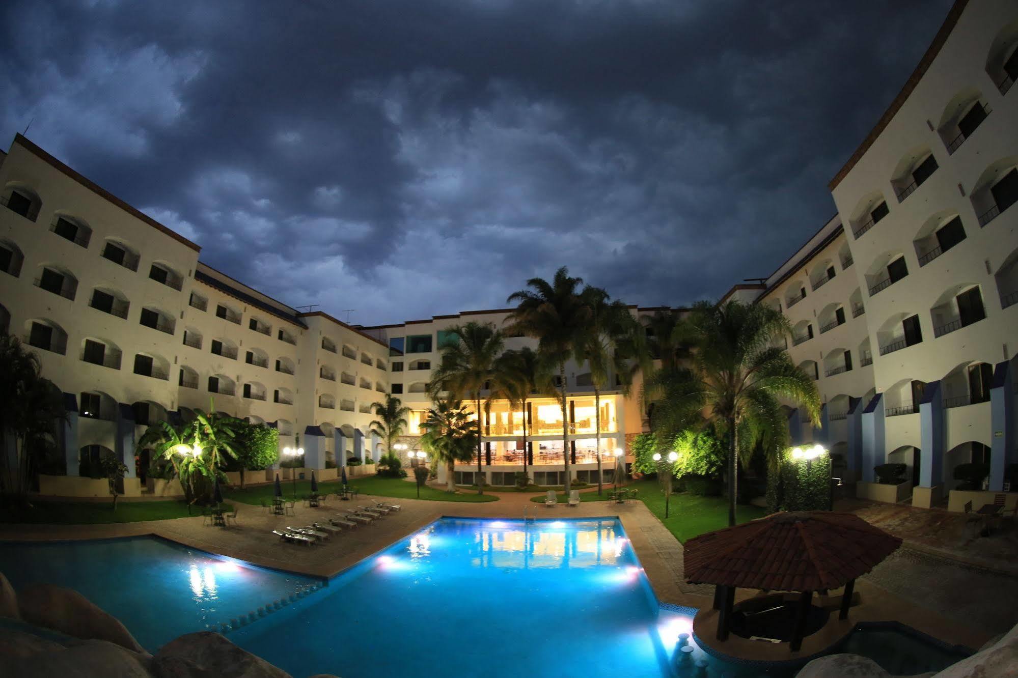 Hotel Gran Plaza & Convention Center Γκουαναχουάτο Εξωτερικό φωτογραφία